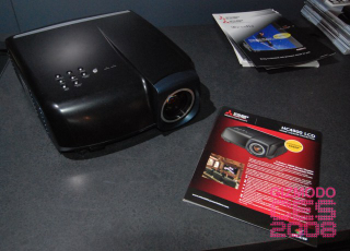 Illustration for article titled Eyes On the Mitsubishi HC4900U, Cheapest 1080p Projector in the World